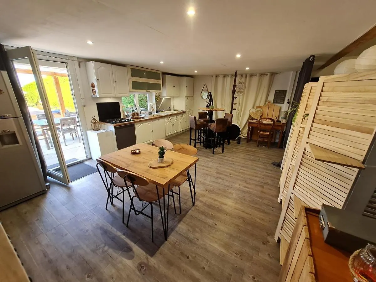 Гостевой дом Le13Depic, Gite, Spa, Sauna, Piscine, Massage, Repas, Adult Only Saint-Romain-le-Puy
