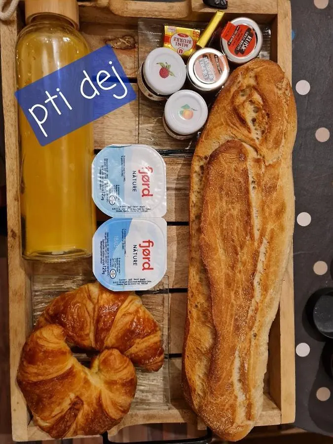 Guest house Le13Depic, Gite, Spa, Sauna, Piscine, Massage, Repas, Adult Only Saint-Romain-le-Puy